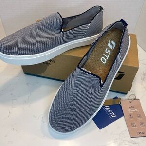 STQ Wide Toe Box Slip On Blue Shoes for Women Size 6.5 Wide